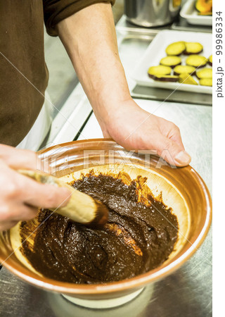 蕎麦つゆ作り 99986334