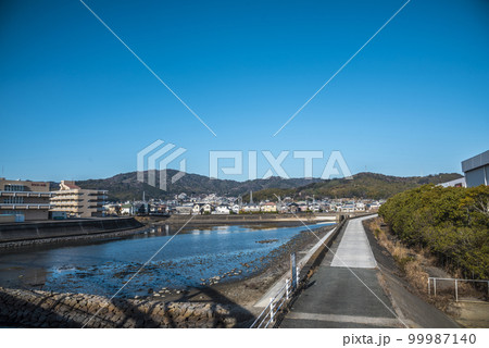 《愛知県》快晴の蒲郡市 鹿島川 《愛知県》快晴の蒲郡市 鹿島川 99987140