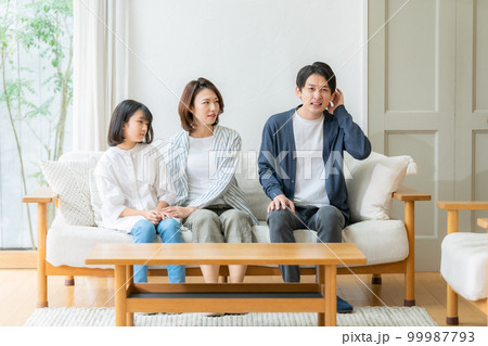 家族　お父さん　失態 99987793