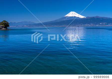 《静岡県》富士山と駿河湾の大海原・沼津市 《静岡県》富士山と駿河湾の大海原・沼津市 99989666