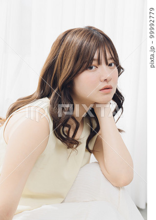 ナチュラルビューティな女性 99992779