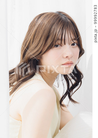 ナチュラルビューティな女性 99992783