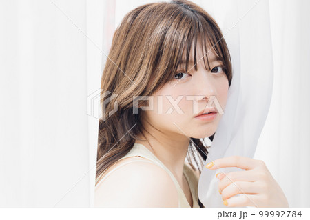 ナチュラルビューティな女性 99992784