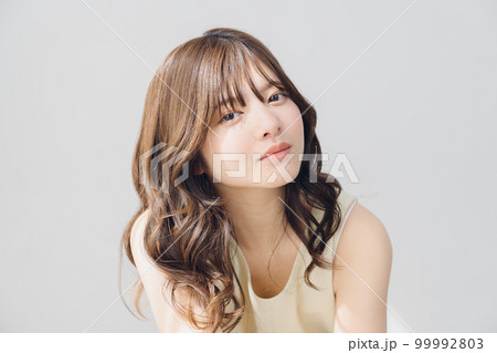 ナチュラルビューティな女性 99992803