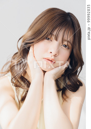 ナチュラルビューティな女性 ナチュラルビューティな女性 99992835