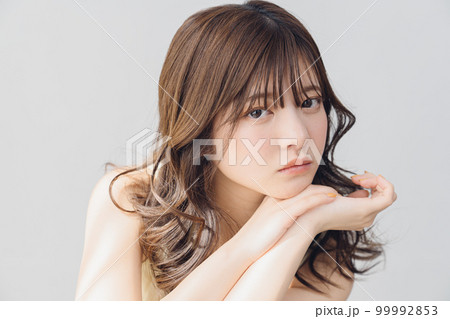 ナチュラルビューティな女性 ナチュラルビューティな女性 99992853