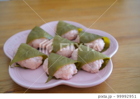 ひな祭りに作った手作りの桜餅 ひな祭りに作った手作りの桜餅 99992951