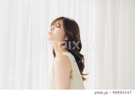 ナチュラルビューティな女性 99993347