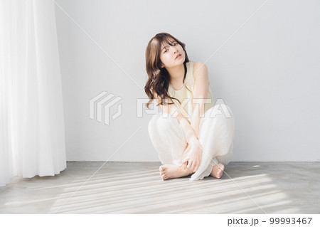ナチュラルビューティな女性 99993467