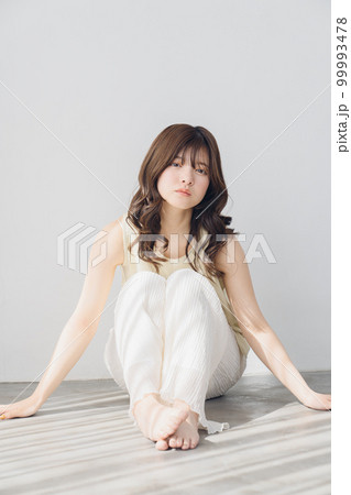 ナチュラルビューティな女性 99993478