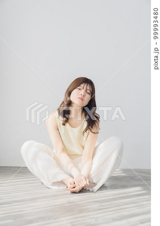 ナチュラルビューティな女性 ナチュラルビューティな女性 99993480