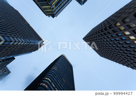 ビルを見上げた風景 ビルを見上げた風景 99994427