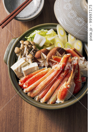 ズワイガニと野菜とキノコの寄せ鍋 99997175
