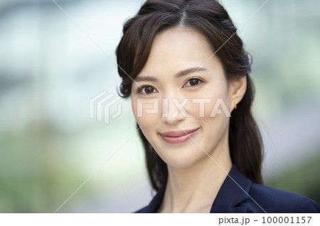 30代のビジネスウーマン カメラ目線 ポートレート 撮影協力「LINK FOREST」 30代のビジネスウーマン カメラ目線 ポートレート 撮影協力「LINK FOREST」 100001157