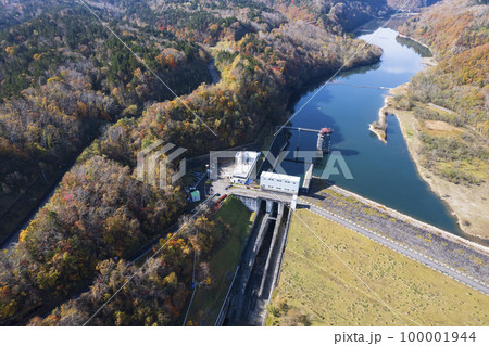 ドローンで秋の「えにわ湖」を空撮 100001944