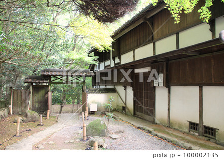 龍野のまちなみ　秋の聚遠亭 御涼所(別館) 冠木門　兵庫県たつの市龍野町 100002135