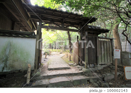 龍野のまちなみ　秋の聚遠亭 御涼所(別館) 冠木門　兵庫県たつの市龍野町 100002143