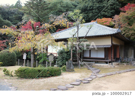 龍野のまちなみ　秋の聚遠亭 茶室(浮堂)　兵庫県たつの市龍野町 100002917