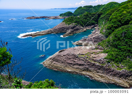 断崖絶壁がそそり立つ馬ヶ背展望台(宮崎県日向市) 断崖絶壁がそそり立つ馬ヶ背展望台(宮崎県日向市) 100003091