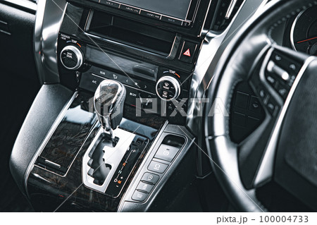 自動車の車内・インパネシフトのセレクトレバー 100004733