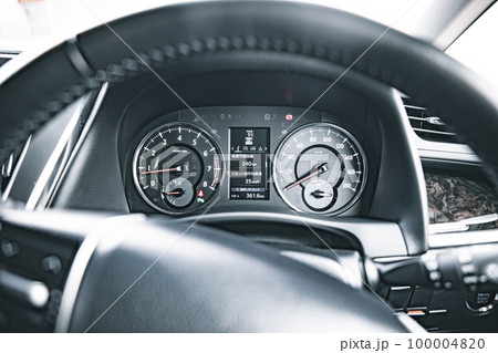 自動車の車内・停車時のスピードメーター 自動車の車内・停車時のスピードメーター 100004820