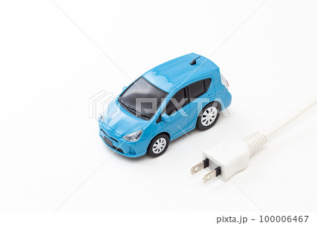 電気自動車と電源プラグ 100006467