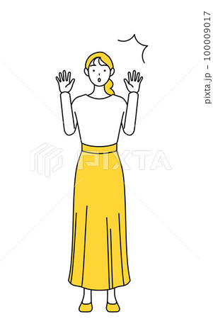 驚いて手を上げるカジュアルな格好をした若い女性 100009017