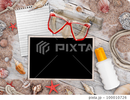 Summer trip concept 100010726