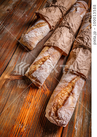 Fresh French baguettes Fresh French baguettes 100013588
