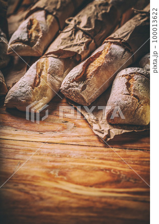 Different types of bread 100013622