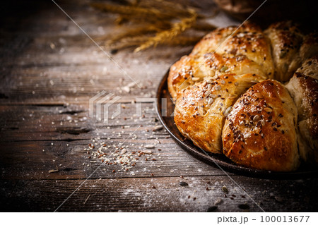 Tasty triangle buns 100013677