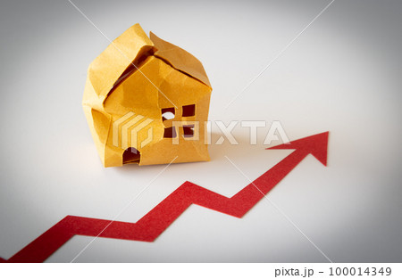 不動産と矢印　特定空き家　増加　維持費 100014349