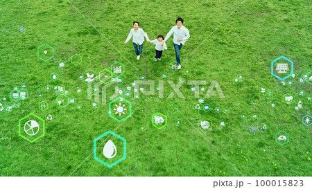 草原を走る家族と環境イメージ サステナブル SDGs 草原を走る家族と環境イメージ サステナブル SDGs 100015823