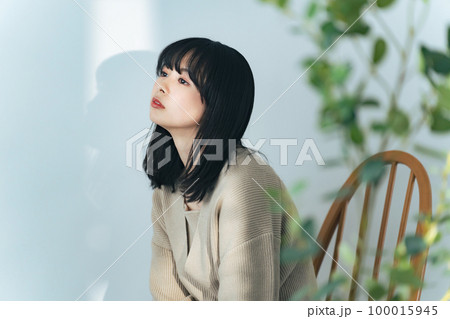女性のファッションポートレート 100015945