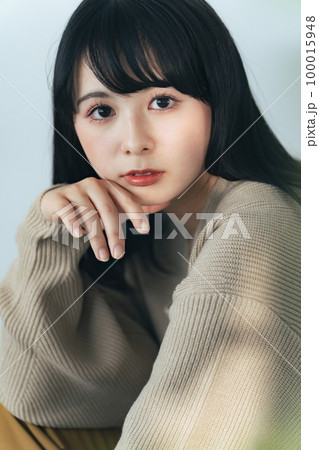 女性のファッションポートレート 100015948