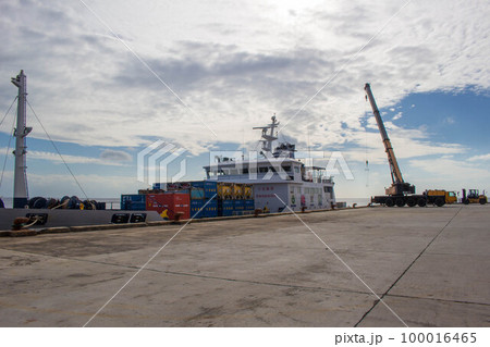 貨客船だいとうの荷役(亀池港） 100016465