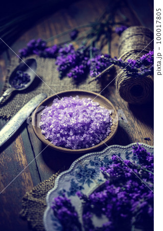 Heap of violet bath salt Heap of violet bath salt 100017805