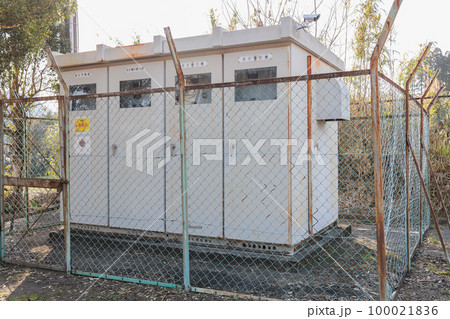 古びた変電設備 100021836