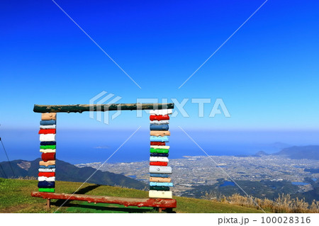 【香川県】晴天の雲辺寺山頂公園(天空のブランコ・フォトフレーム) 【香川県】晴天の雲辺寺山頂公園(天空のブランコ・フォトフレーム) 100028316
