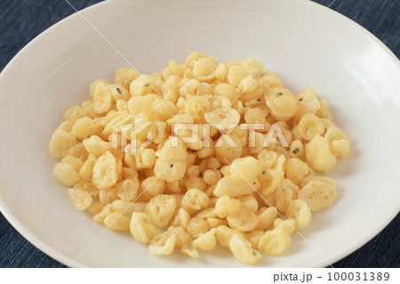 皿の上の揚げ玉 100031389