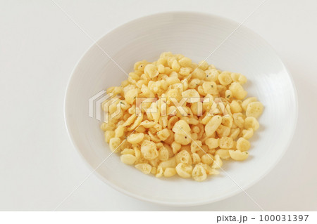 皿の上の揚げ玉 皿の上の揚げ玉 100031397