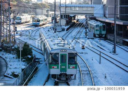 【徳島駅】駅へと到着する普通列車 【徳島駅】駅へと到着する普通列車 100031959