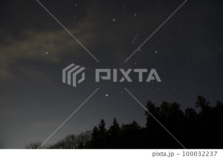 北杜市武川町、宵の空、冬の大三角とオリオン座 北杜市武川町、宵の空、冬の大三角とオリオン座 100032237