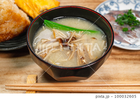 キノコの味噌汁 100032605