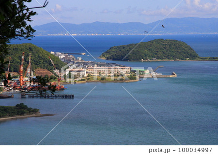 淡路島の離れ小島、成ケ島(高台からの眺望) 淡路島の離れ小島、成ケ島(高台からの眺望) 100034997