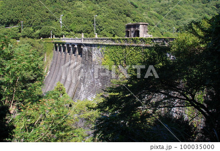 南あわじ市の土木遺産、上田池堰堤 100035000