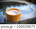 日本の温泉　露天風呂　和風イメージ 100039675