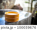 日本の温泉　露天風呂　和風イメージ 100039676