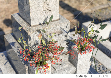 年末年始の墓参り 100040426