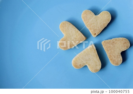 米粉を使った手作りの型抜きクッキー グルテンフリーのお菓子 米粉を使った手作りの型抜きクッキー グルテンフリーのお菓子 100040755